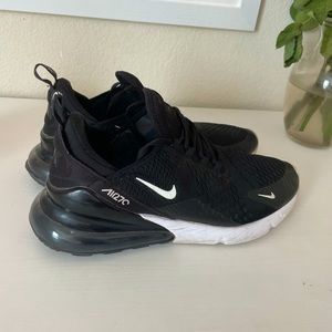 Men’s Black Nike 270’s
